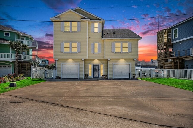 12821 E Barcelona in Galveston, TX - Building Photo - Building Photo