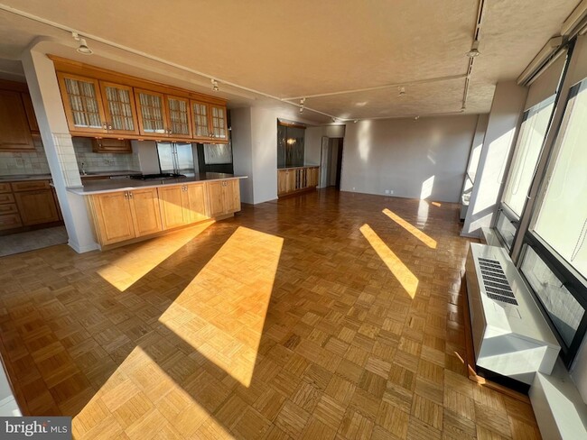 200 Locust St, Unit 12GN in Philadelphia, PA - Building Photo - Building Photo