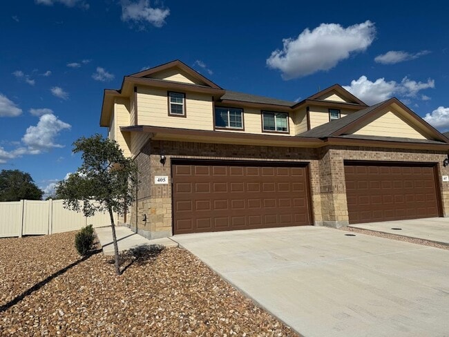 405-407 Emma Dr in New Braunfels, TX - Building Photo - Building Photo