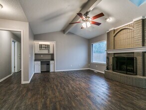 205 N Rockypoint Dr in Edmond, OK - Building Photo - Building Photo