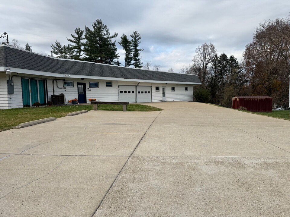 4813 Sayre Ave in Parkersburg, WV - Building Photo