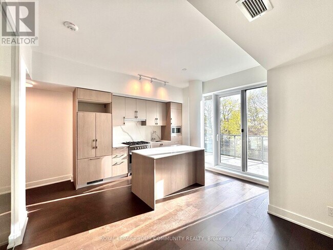 8-308 Manor Rd W