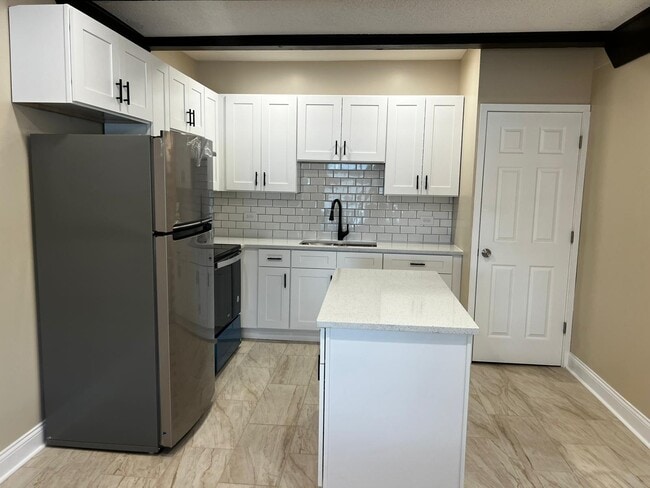 10102 Main St, Unit 3A in Hebron, IL - Building Photo - Building Photo