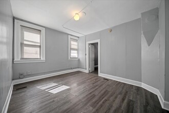 1711 S Laflin St, Unit 1F in Chicago, IL - Building Photo - Building Photo