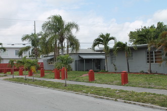 2029 Funston St in Hollywood, FL - Building Photo - Building Photo