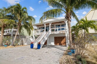 12112 Lagoon Ln in Treasure Island, FL - Building Photo - Building Photo