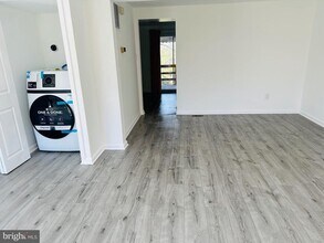 9155 Throgmorton Rd in Parkville, MD - Building Photo - Building Photo