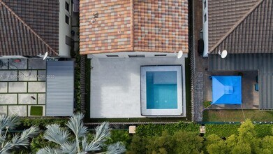 8725 NW 102nd Ct in Doral, FL - Building Photo - Building Photo