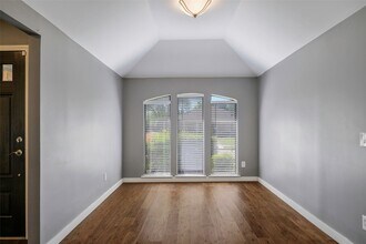 2412 Ables Dr in Plano, TX - Foto de edificio - Building Photo