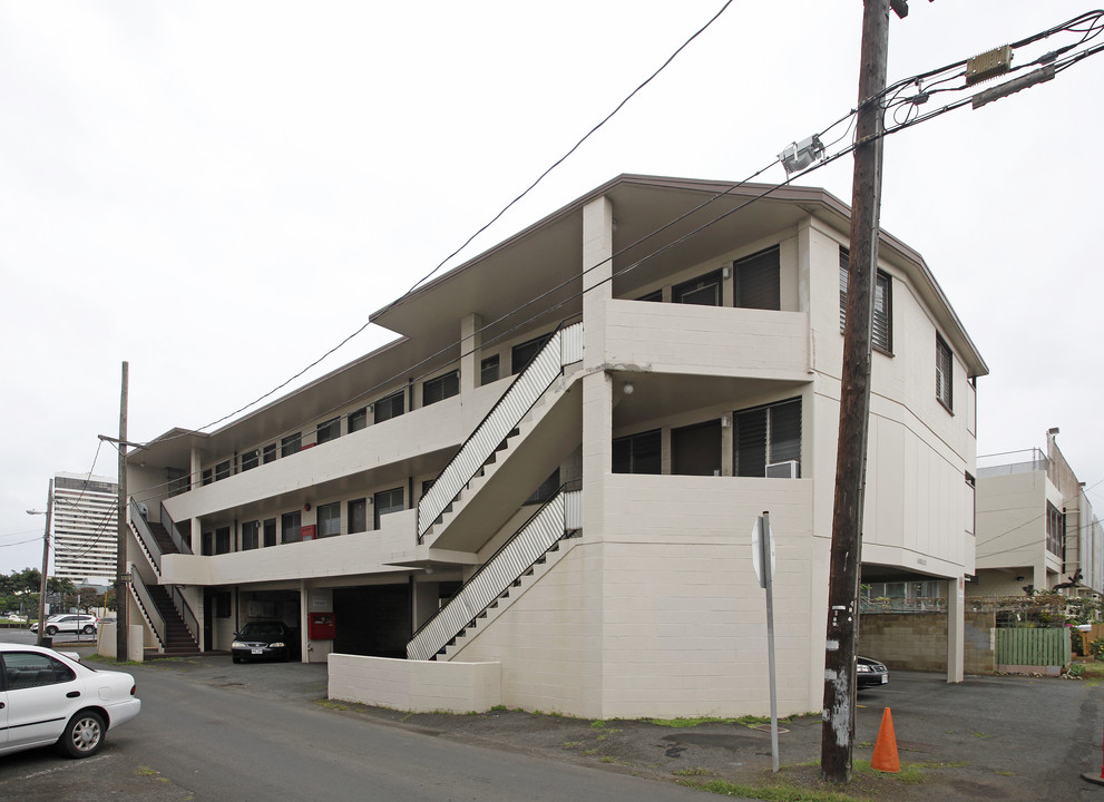 2241 Young St in Honolulu, HI - Building Photo