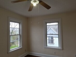 205 Waterman Ave, Unit 2ND in East Providence, RI - Building Photo - Building Photo
