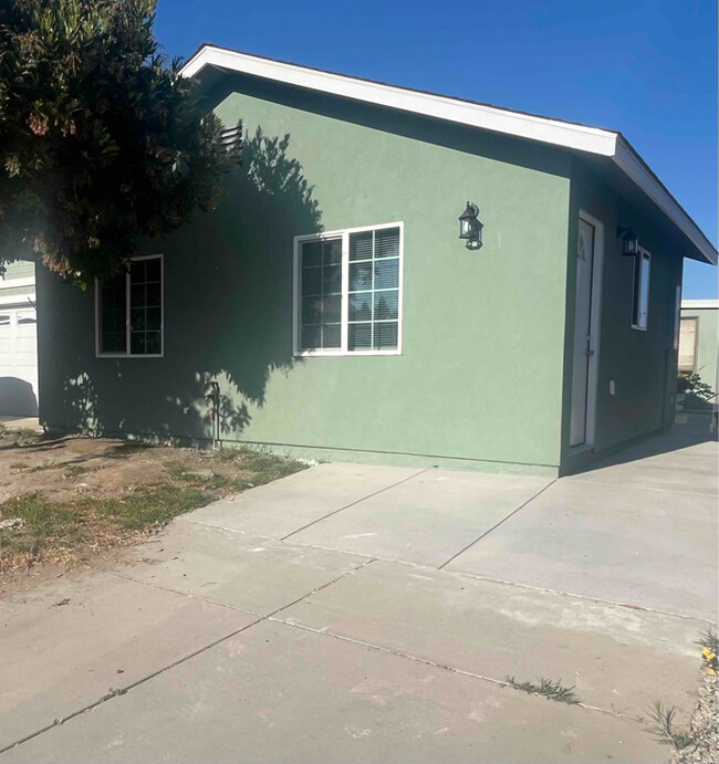 1524 Lark St in Santa Maria, CA - Building Photo - Building Photo