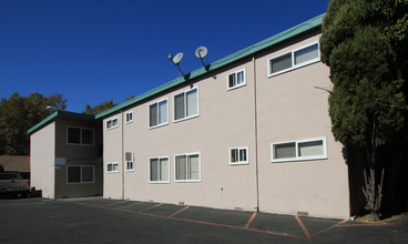 Gregory Arms Apartments in Fairfield, CA - Building Photo - Building Photo