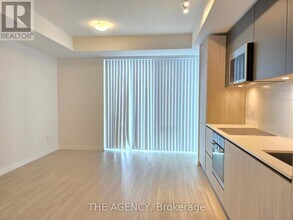 8-4608 Widmer St in Toronto, ON - Building Photo - Building Photo
