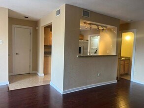 4777 Cedar Springs Rd in Dallas, TX - Building Photo - Building Photo