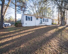 2371 Swallow Cir SE in Atlanta, GA - Building Photo - Building Photo