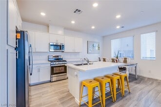 145 Aqua Cmns in Henderson, NV - Building Photo - Building Photo