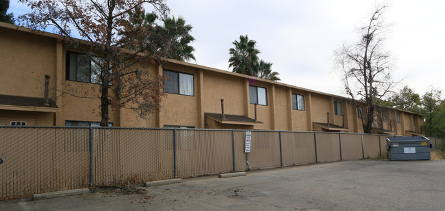 Joshua Tree Apartments in Yuba City, CA - Building Photo - Building Photo