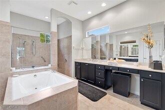 8975 Morgan Ct in Naples, FL - Building Photo - Building Photo