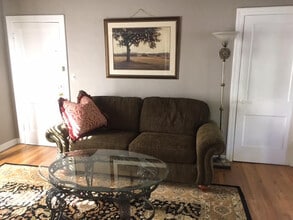 413 S Webster Ave, Unit 2 in Norman, OK - Foto de edificio - Building Photo