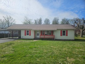 309 Bratton Ave in Lafayette, TN - Building Photo
