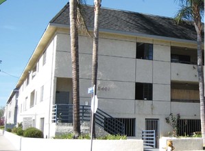 Carpenter Village in North Hollywood, CA - Foto de edificio - Building Photo