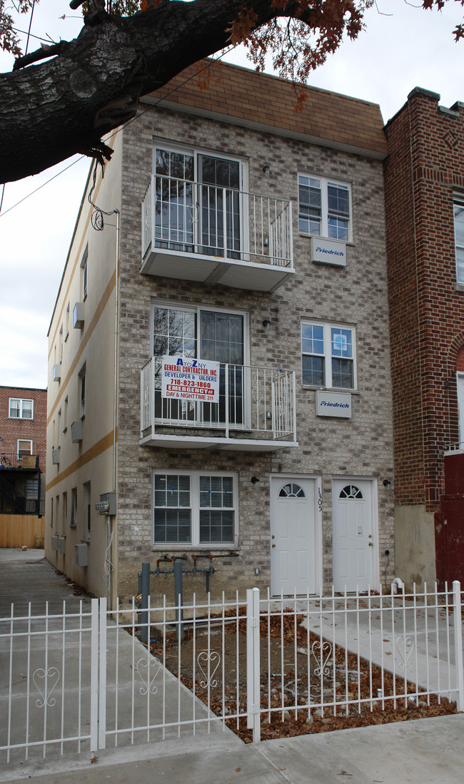 1305 Needham Ave in Bronx, NY - Building Photo - Building Photo