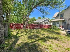 1255 S 25th St in Lincoln, NE - Foto de edificio - Building Photo