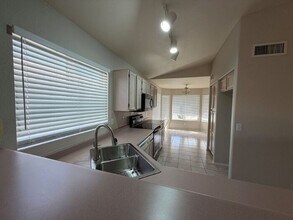 1720 E Countrywalk Ln in Chandler, AZ - Building Photo - Building Photo