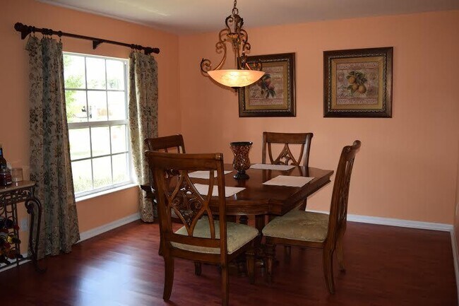 3633 SW Margela St in Port St. Lucie, FL - Foto de edificio - Building Photo