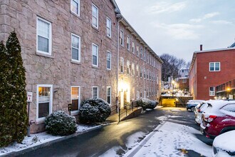 Mother Brook in Dedham, MA - Foto de edificio - Building Photo