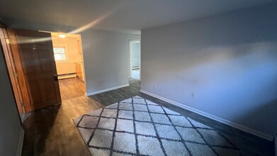 5 Auburn St in Exeter, NH - Building Photo - Interior Photo