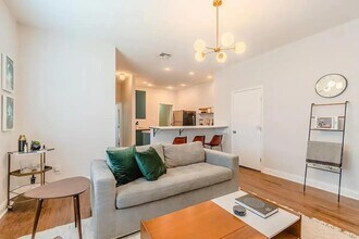 1704 S Akard St in Dallas, TX - Building Photo - Building Photo