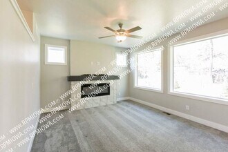 10009 Powell Ave in Johnston, IA - Building Photo - Building Photo