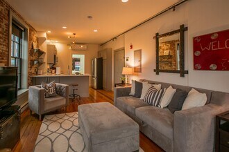 140 Penhallow St in Portsmouth, NH - Building Photo - Building Photo