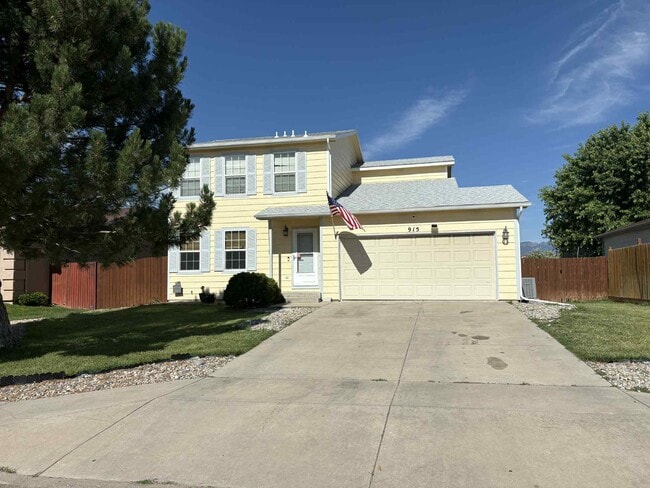 915 Lake Ave in Fountain, CO - Foto de edificio - Building Photo