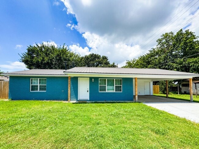 property at 911 S Strong Blvd