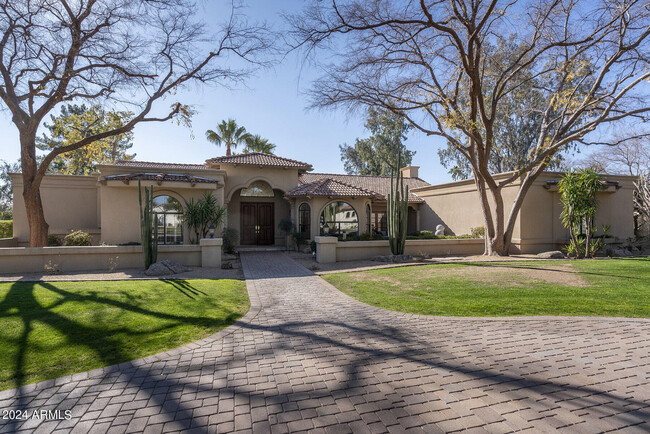 5803 E Vía Del Cielo in Paradise Valley, AZ - Building Photo - Building Photo