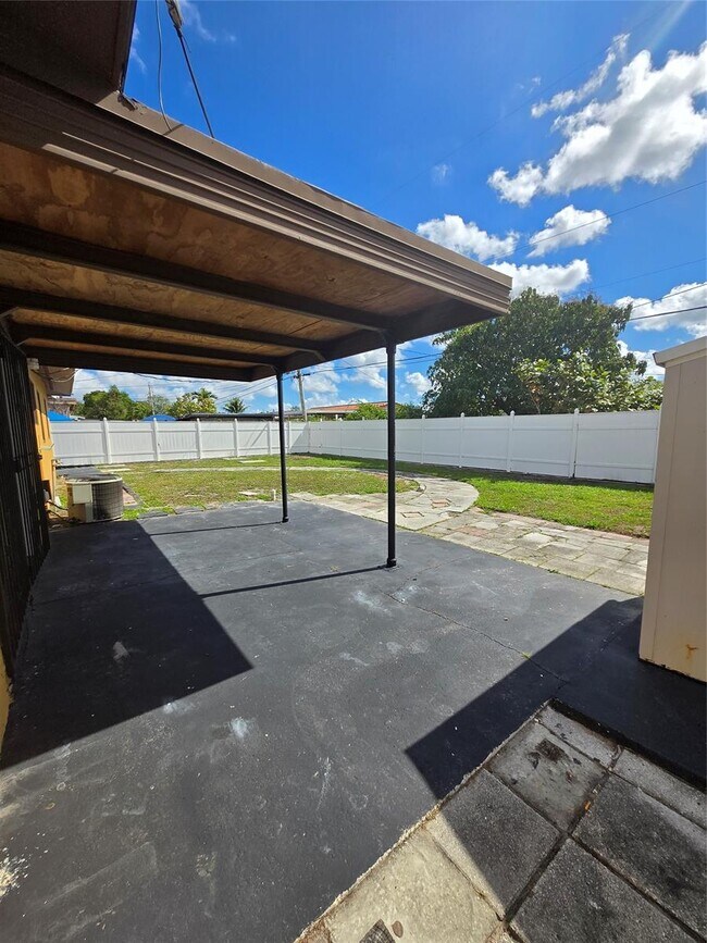 3970 NW 171st Ter in Miami Gardens, FL - Building Photo - Building Photo