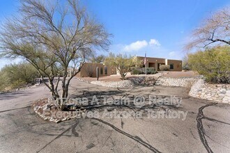 6000 E Calle Ojos Verde in Tucson, AZ - Building Photo - Building Photo