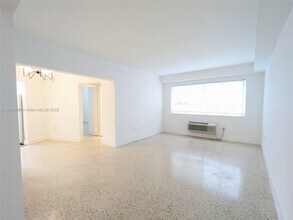 6930 Rue Vendome in Miami Beach, FL - Building Photo - Building Photo