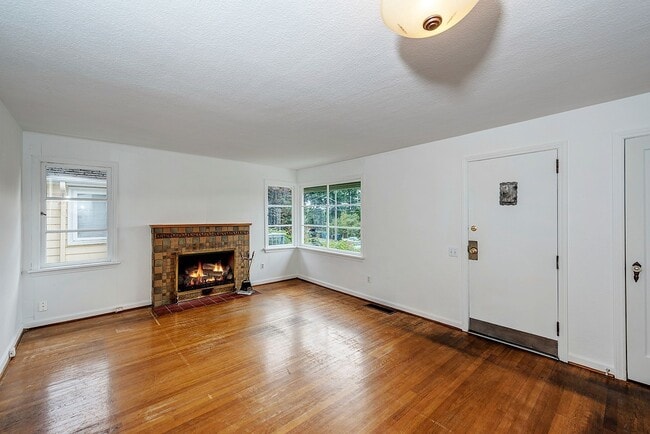 10546 Interlake Ave N in Seattle, WA - Building Photo - Building Photo