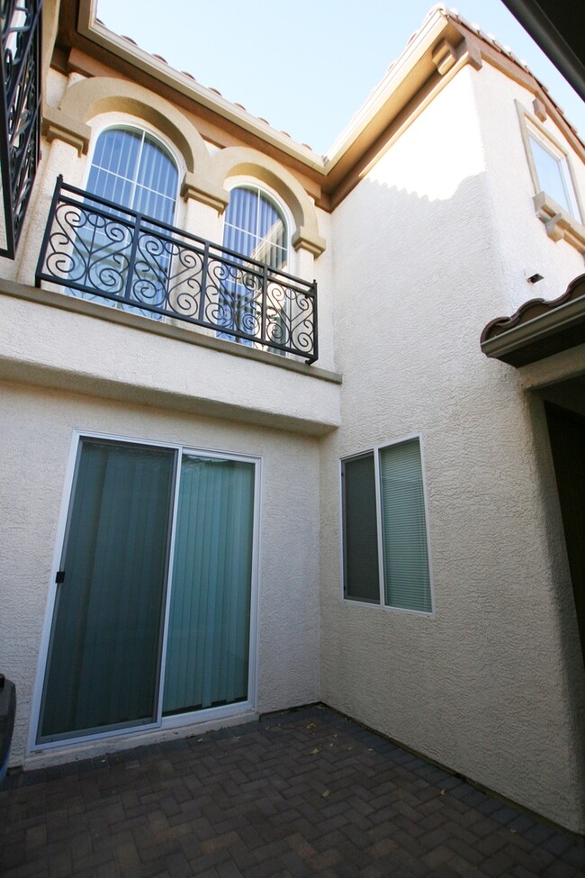 7541 Crooked Branch St in Las Vegas, NV - Building Photo - Building Photo