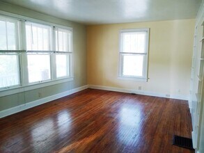 2401 E 3rd St in Bloomington, IN - Foto de edificio - Building Photo