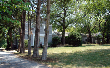 Countryside Apartments in Asheville, NC - Foto de edificio - Building Photo