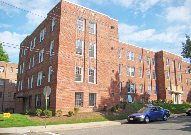 Fort View Apartments in Washington, DC - Building Photo - Building Photo