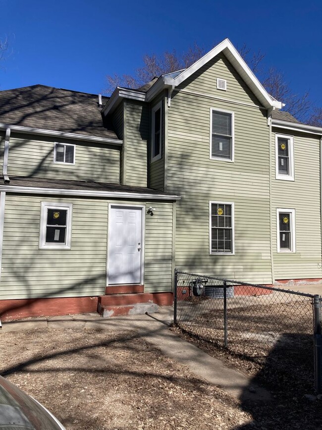 1913 George St in Sioux City, IA - Building Photo - Building Photo