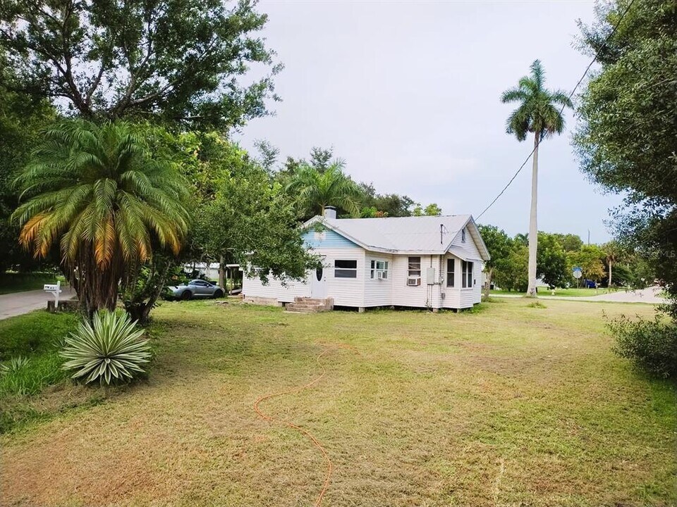 61 Prospect Ave in Ft. Myers, FL - Building Photo