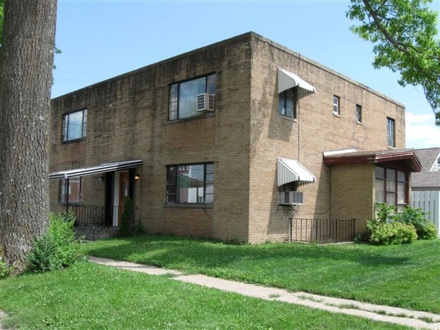 10 2nd Ave E in Albia, IA - Foto de edificio - Building Photo