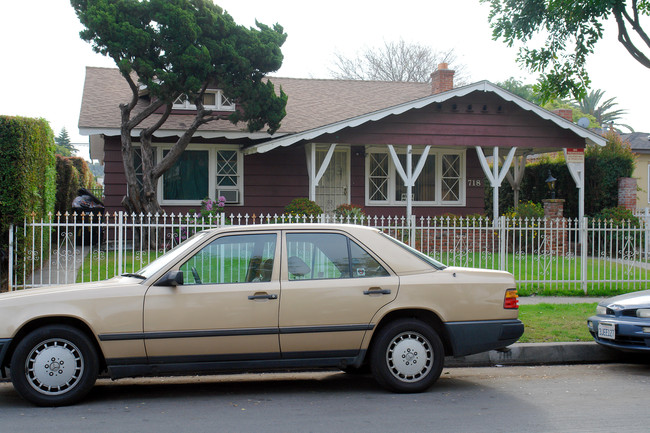 718 S Flower St in Inglewood, CA - Building Photo - Building Photo